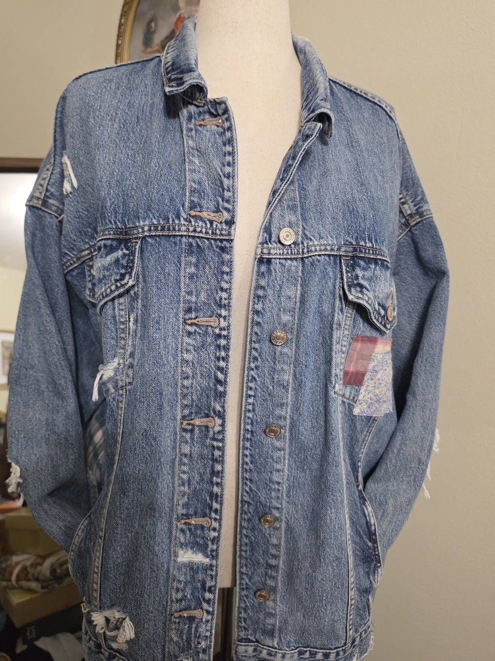 Amercian Eagle Vintage-Inspired Denim Jacket with Patch Detail